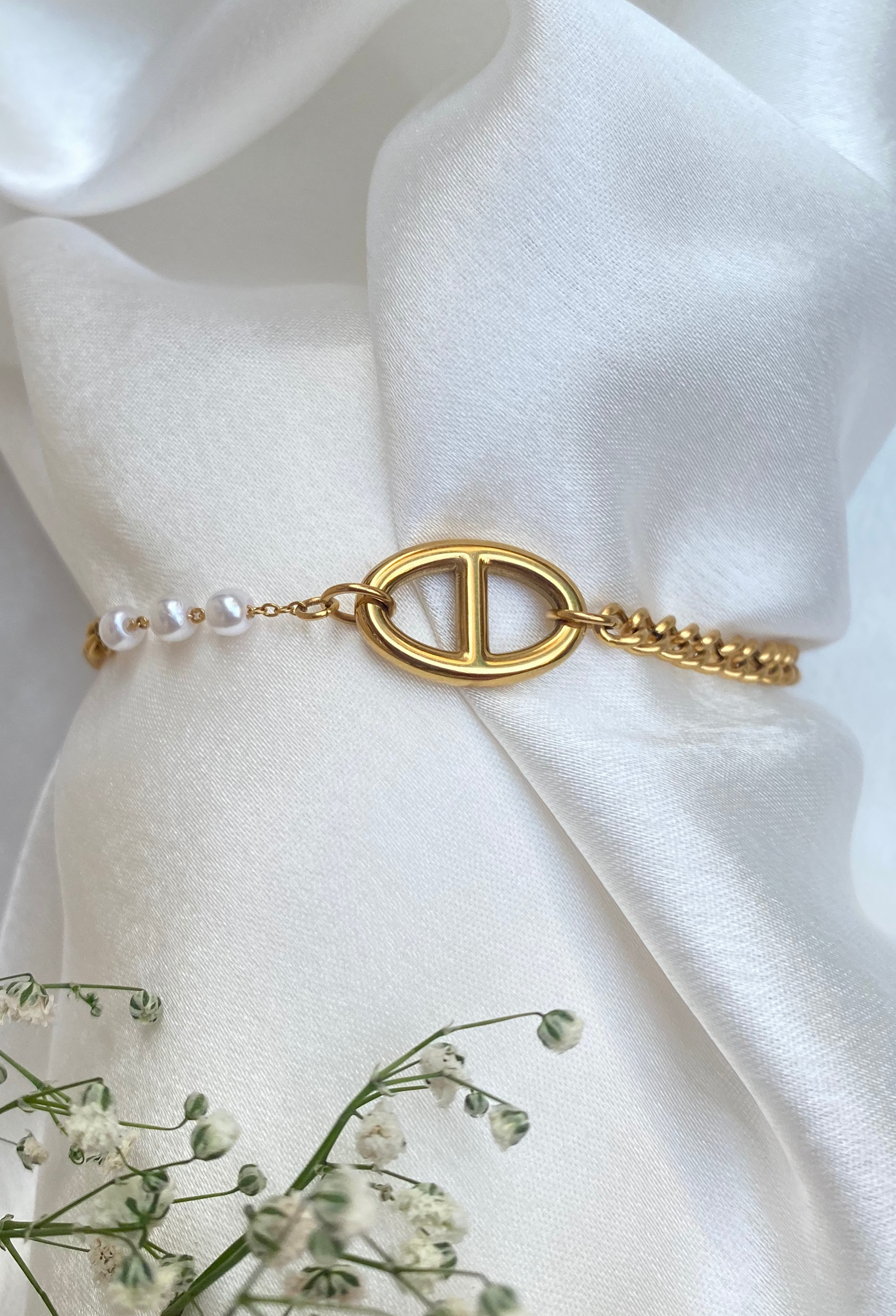 Timeless Pearl and Gold Bracelet