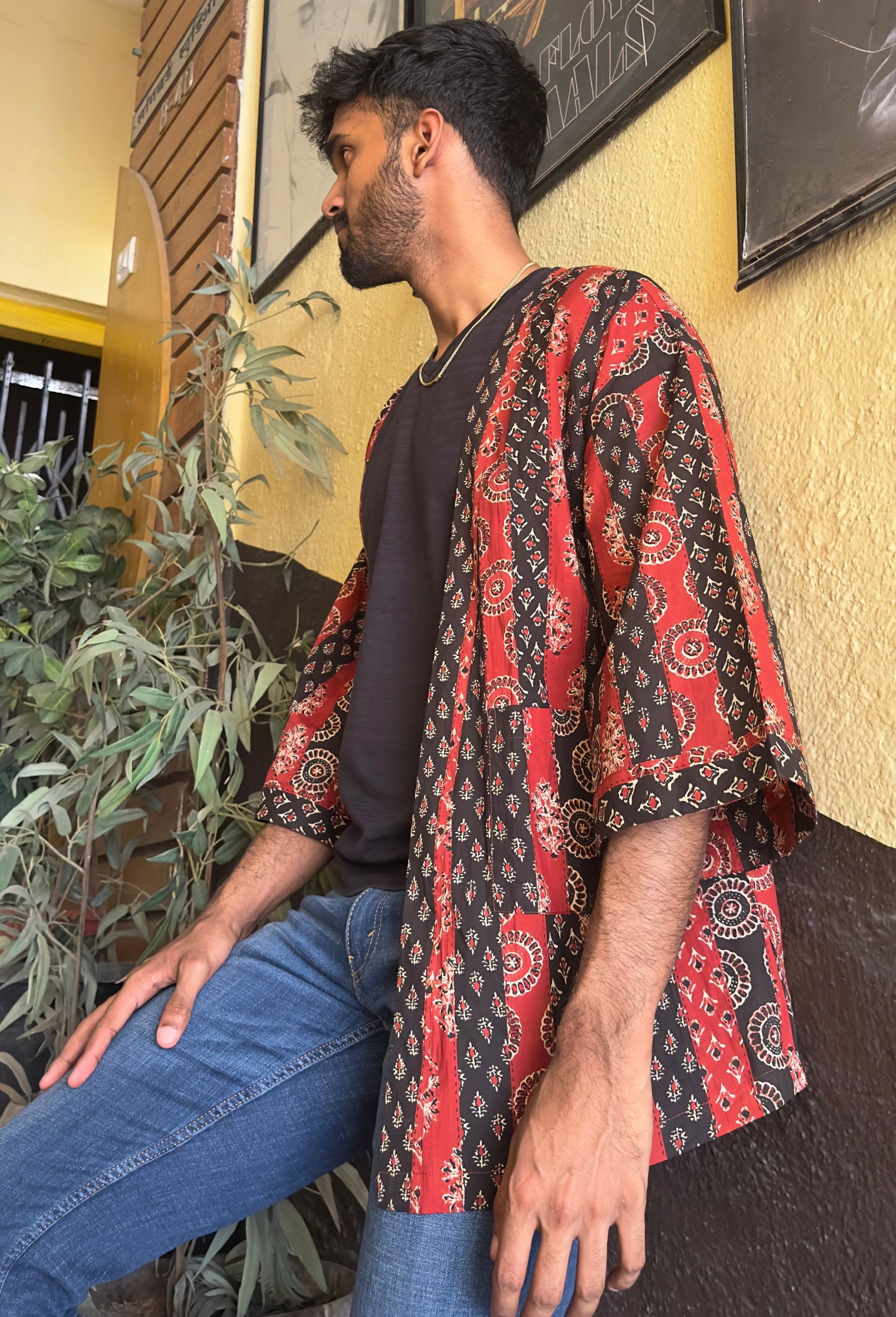 Free-size Unisex Patchword Ajrak Print Black and Red Shrug