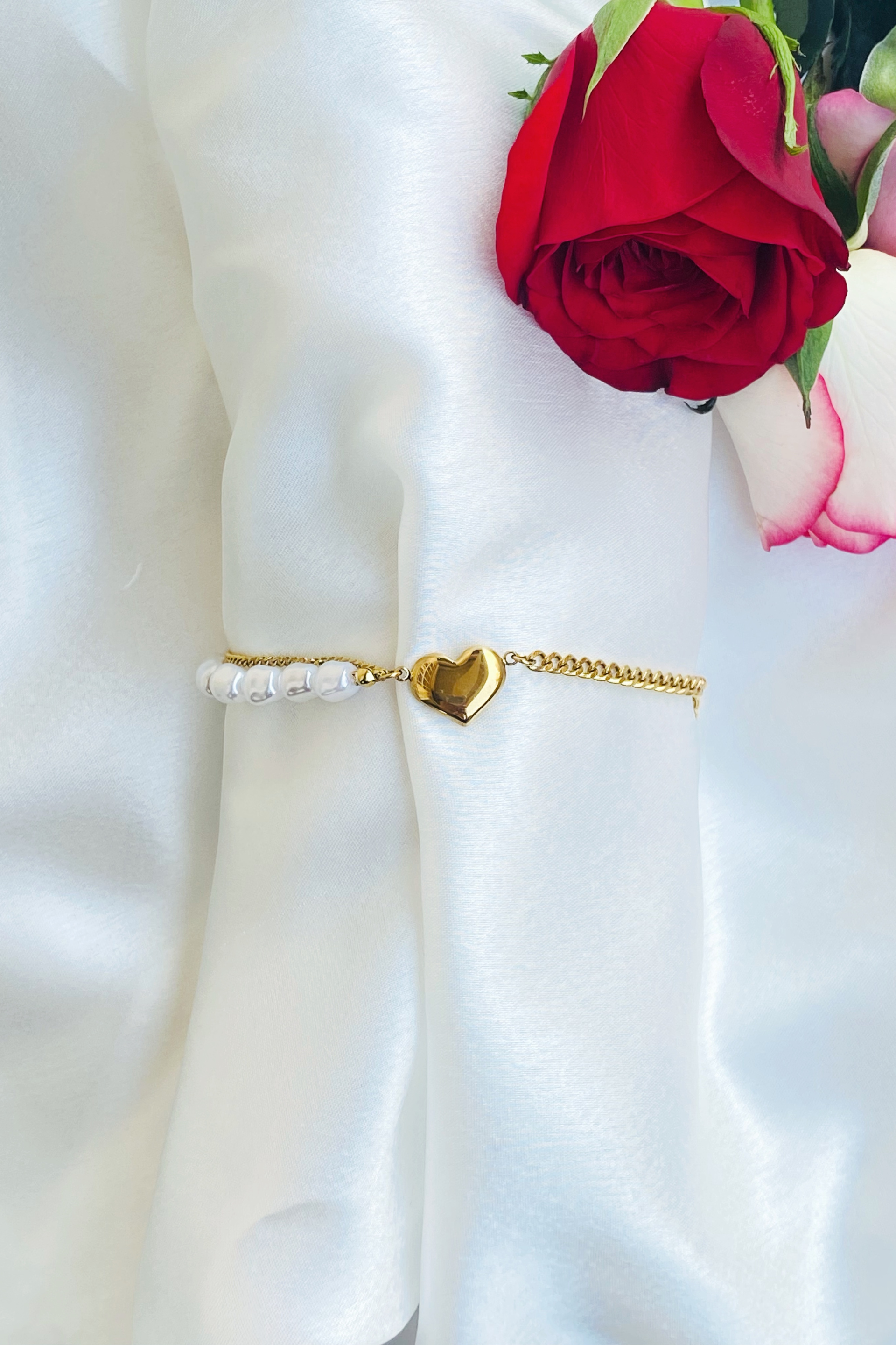 Pearl & Heart Gold Bracelet
